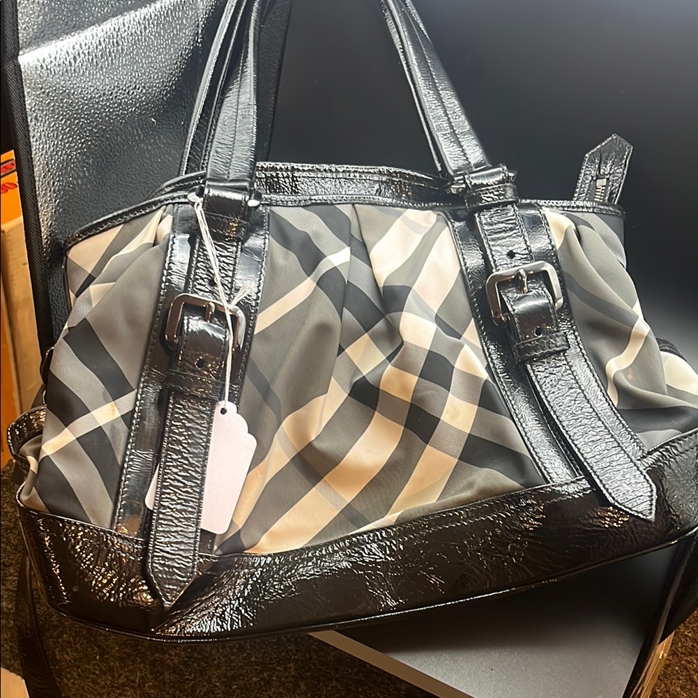 Burberry Black And Gray Shoulder Bag With Structured Design